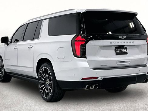 Used 2025 Chevrolet Suburban High Country AWD/4WD image 14