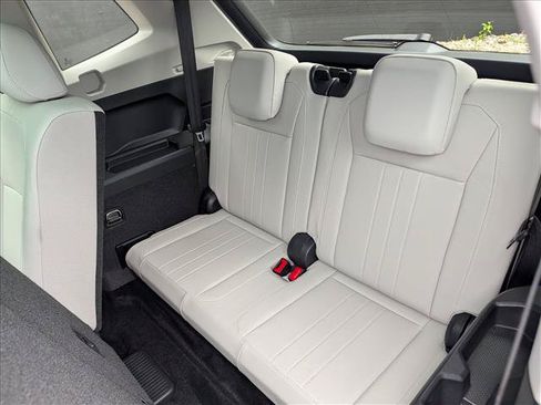 Certified 2023 Volkswagen Tiguan SE w/ Panoramic Sunroof Package FWD image 25