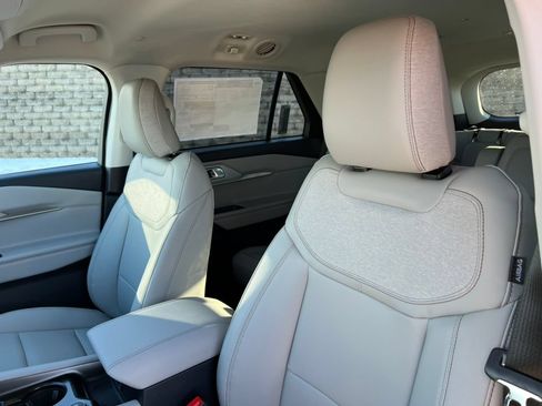 Used 2026 Ford Explorer Active w/ Active Comfort Package AWD/4WD image 13