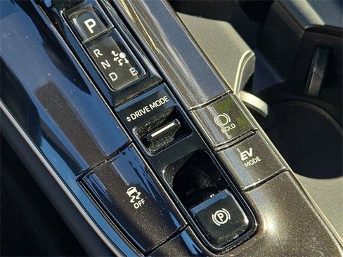 Used 2025 Toyota Crown Limited image 23