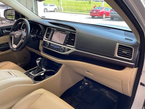 Used 2015 Toyota Highlander Limited AWD/4WD image 19