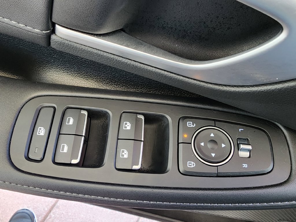 Used 2025 Hyundai Sonata Limited FWD image 14