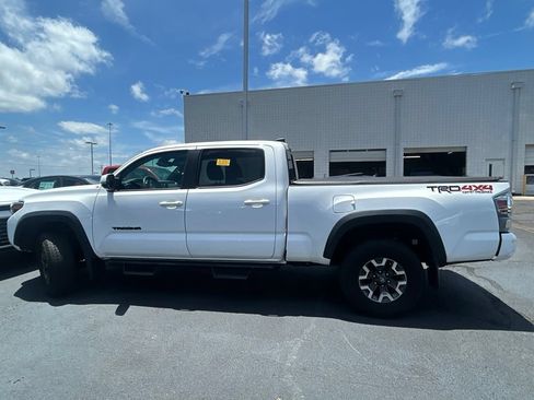 Used 2023 Toyota Tacoma TRD Off-Road w/ Technology Package AWD/4WD image 3