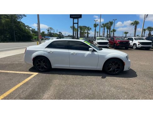 Used 2022 Chrysler 300 S RWD image 9