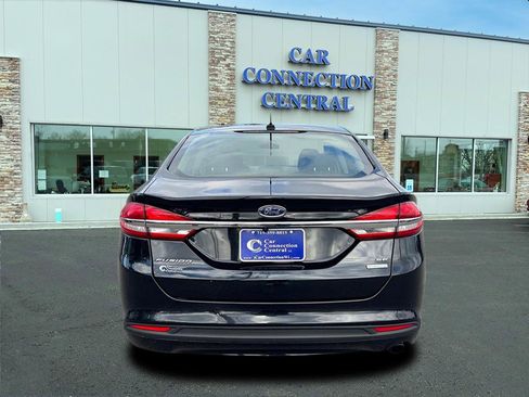Used 2018 Ford Fusion SE w/ Fusion SE Technology Package image 3