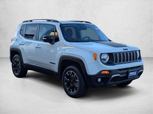 Used 2023 Jeep Renegade Latitude image 3