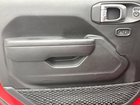 Used 2022 Jeep Gladiator Sport AWD/4WD image 9