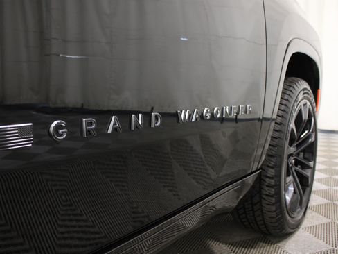 Used 2023 Jeep Grand Wagoneer Series III AWD/4WD image 36