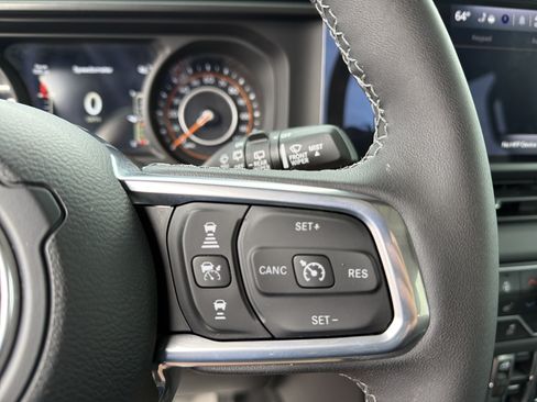 Used 2026 Jeep Wrangler Unlimited Sahara AWD/4WD image 20