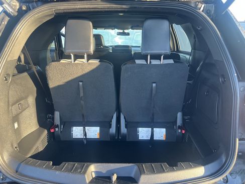 Used 2017 Ford Explorer XLT w/ Equipment Group 202A image 18