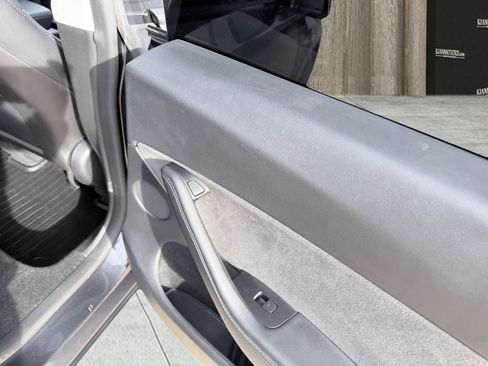 Used 2024 Tesla Model Y Long Range image 43