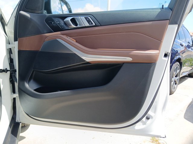 Used 2022 BMW X5 sDrive40i w/ Luxury Seating Package RWD image 17