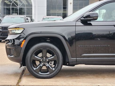 Used 2024 Jeep Grand Cherokee L Laredo image 9