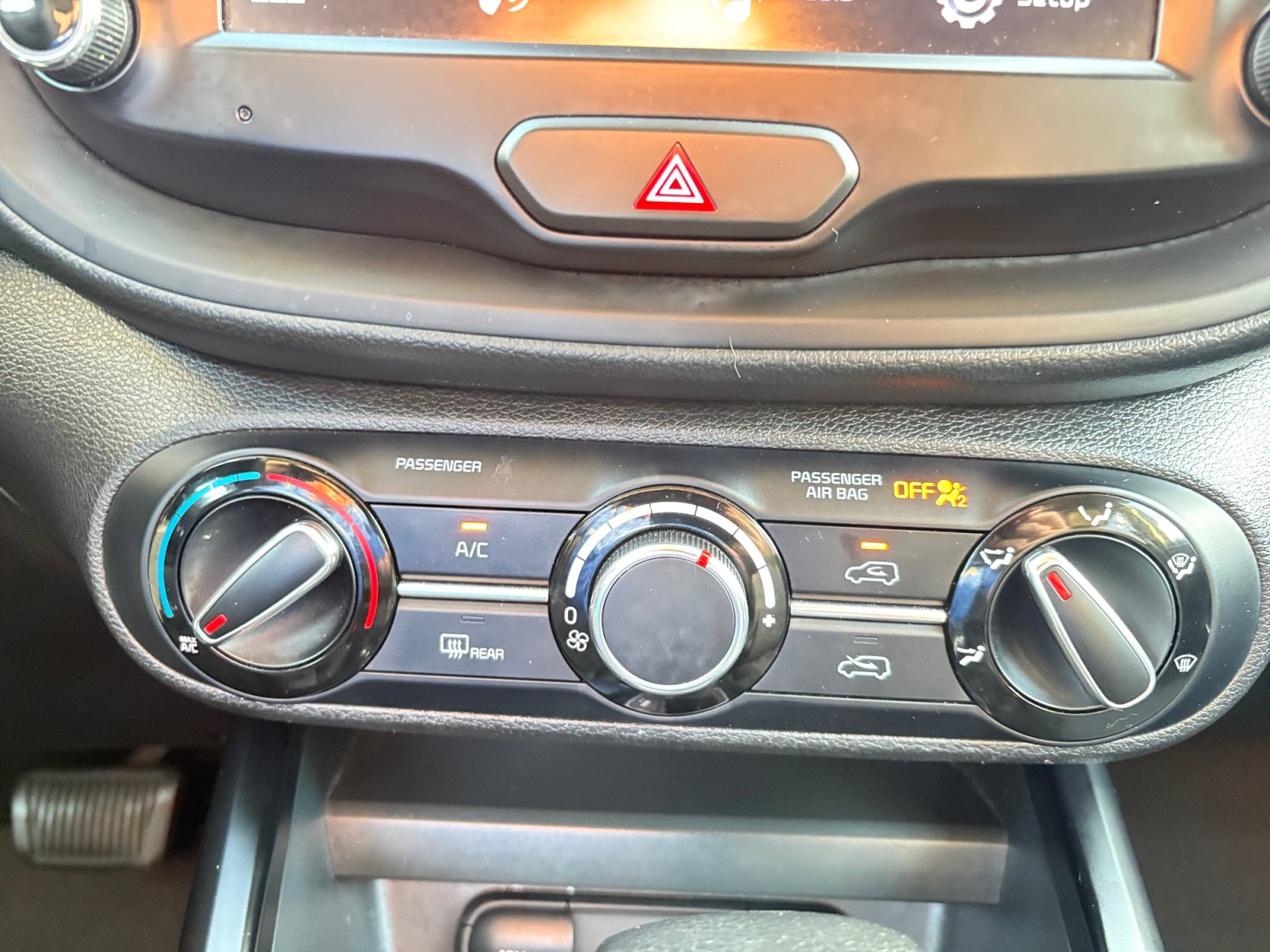 Used 2023 Kia Soul LX w/ LX Technology Package FWD image 17