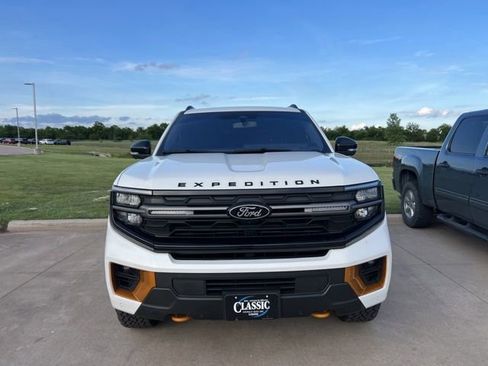 Used 2025 Ford Expedition Tremor AWD/4WD image 2