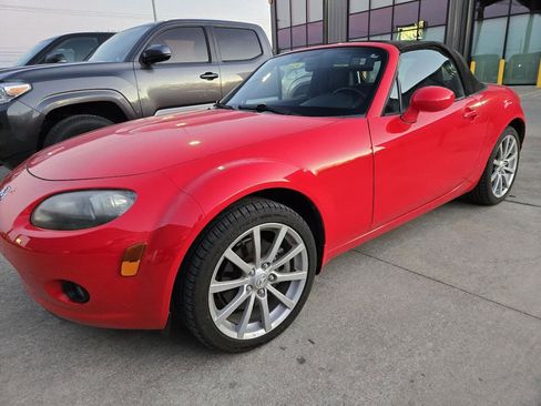 Used 2007 MAZDA MX-5 Miata Grand Touring w/ Interior Trim Pkg image 1