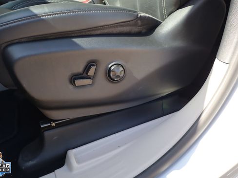 Used 2024 Chrysler Pacifica Touring-L FWD image 13