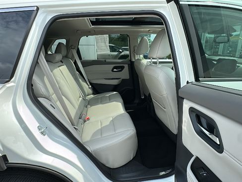 Certified 2023 Nissan Rogue SL w/ SL Premium Package AWD/4WD image 24