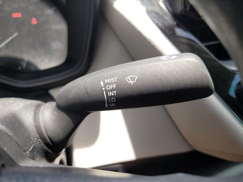 Used 2025 Toyota Corolla LE FWD image 30