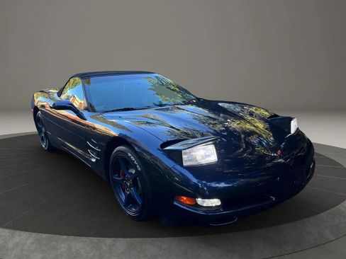 Used 2000 Chevrolet Corvette Convertible w/ Performance Handling Pkg image 2