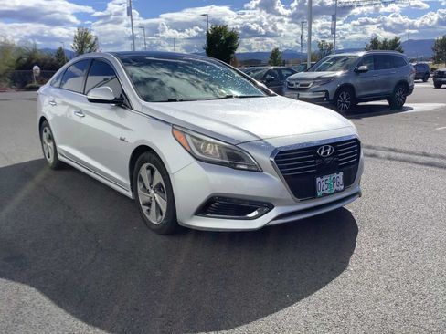 Used 2016 Hyundai Sonata Limited w/ Option Group 02 FWD image 8