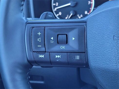 Used 2025 Nissan Rogue SV w/ SV Premium Package image 25