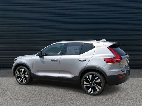 New 2026 Volvo XC40 B5 Ultra w/ Climate Package image 8