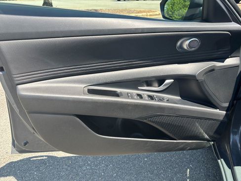 Used 2025 Hyundai Elantra SEL FWD image 13