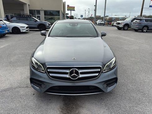 Used 2018 Mercedes-Benz E 400 E 400 4MATIC image 2