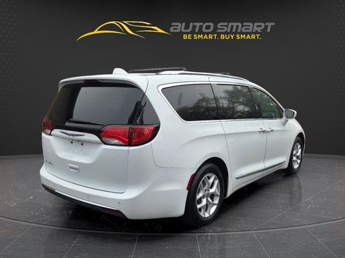 Used 2017 Chrysler Pacifica Touring-L Plus w/ Tire & Wheel Group FWD image 5