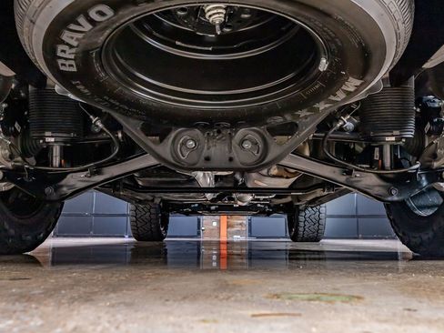 Used 2025 Chevrolet Suburban High Country image 16