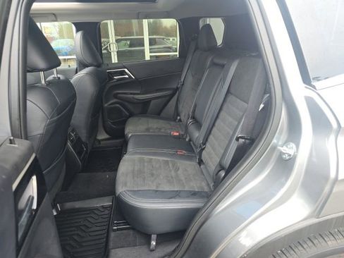 Used 2024 Mitsubishi Outlander SE image 25