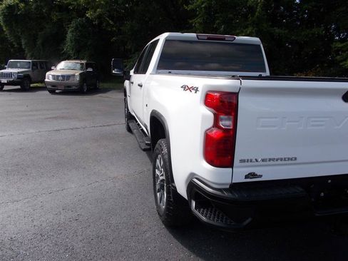 Used 2022 Chevrolet Silverado 2500 Custom w/ Gooseneck/5TH Wheel Package AWD/4WD image 4