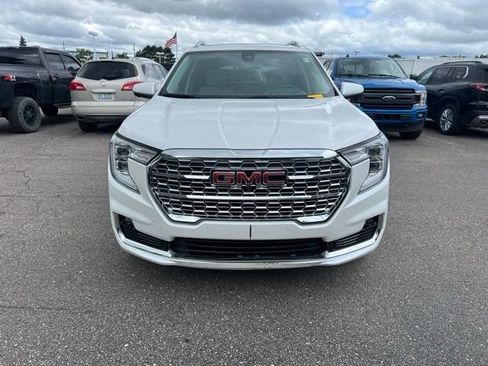 Used 2024 GMC Terrain Denali w/ Denali Premium Package AWD/4WD image 2