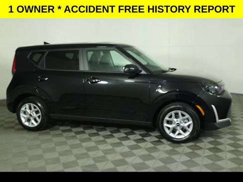 Used 2025 Kia Soul LX w/ LX Technology Package FWD image 2