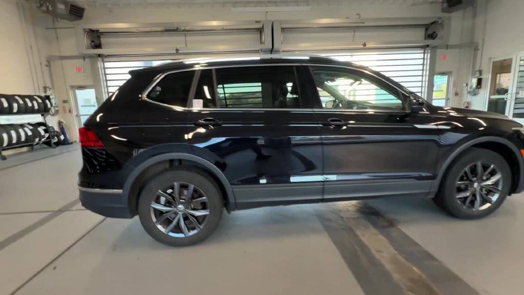 Certified 2023 Volkswagen Tiguan SE w/ Panoramic Sunroof Package AWD/4WD image 11