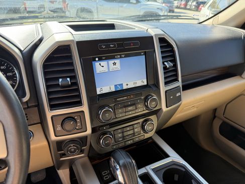 Used 2017 Ford F150 Lariat image 19