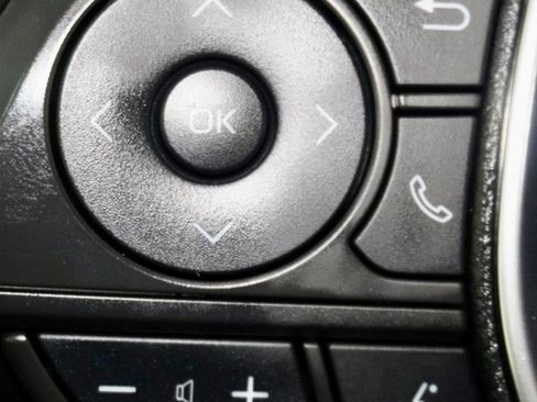 Used 2018 Toyota Camry SE image 26