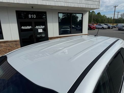 Used 2020 Kia Sorento LX image 12