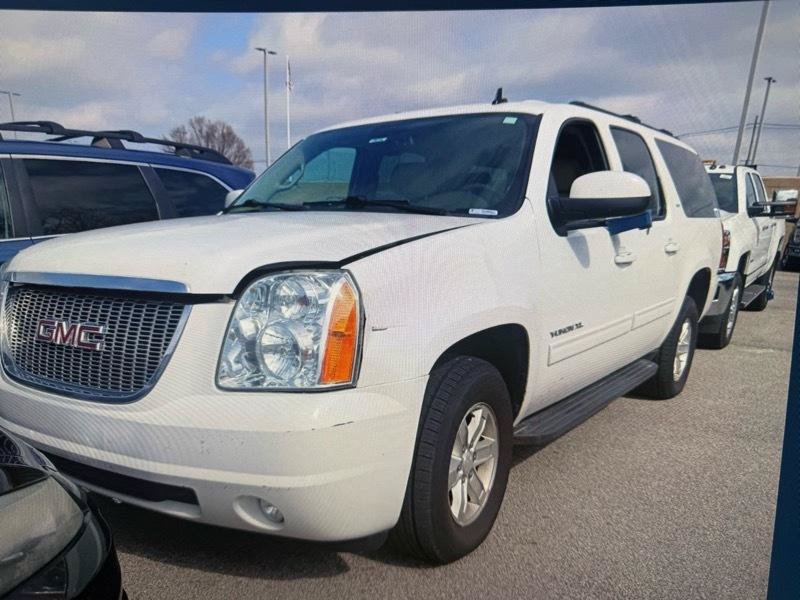 Used 2013 GMC Yukon XL SLT AWD/4WD image 3