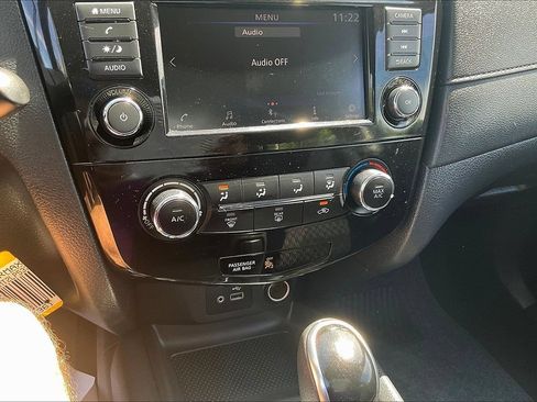 Used 2020 Nissan Rogue S FWD image 16