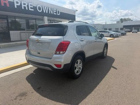 Used 2019 Chevrolet Trax LT w/ LT Convenience Package FWD image 7