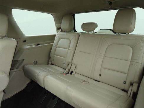 Used 2021 Lincoln Navigator Reserve image 35