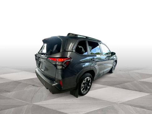 Used 2025 Subaru Forester Premium AWD/4WD image 8