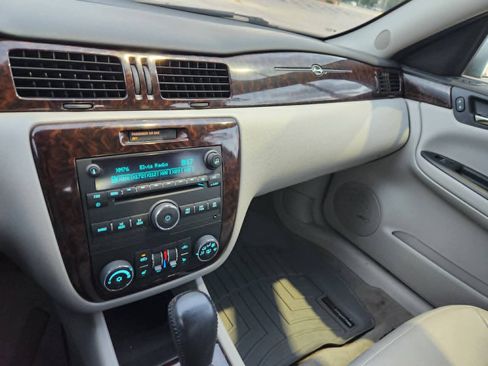 Used 2012 Chevrolet Impala LTZ FWD image 24
