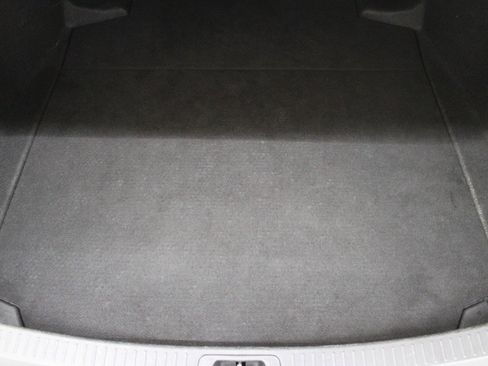 Used 2022 Toyota Corolla LE image 9