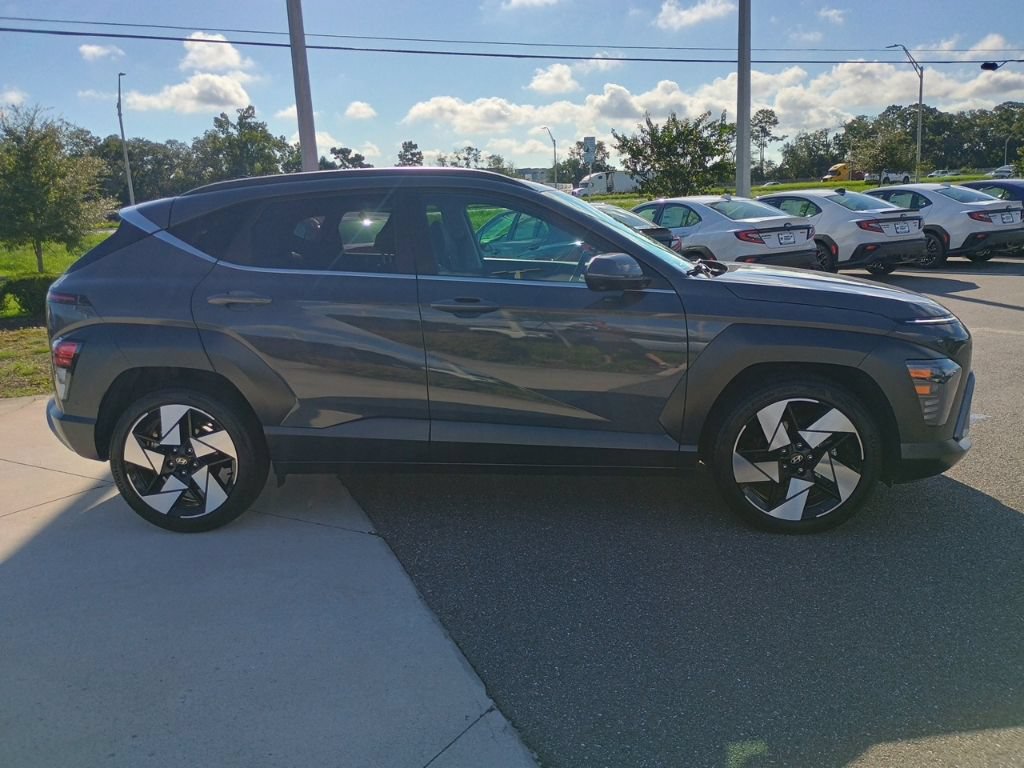 Used 2025 Hyundai Kona Limited FWD image 4