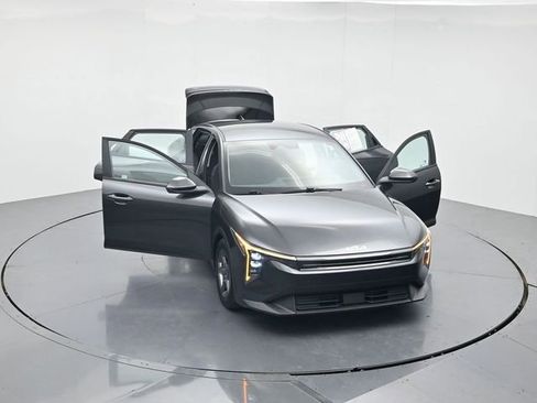 Used 2025 Kia K4 FWD image 47
