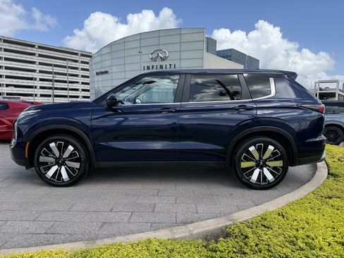 Used 2025 Mitsubishi Outlander SE AWD/4WD image 4