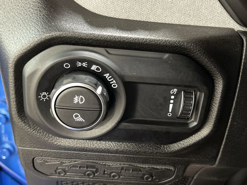 Used 2024 Jeep Gladiator Sport image 19